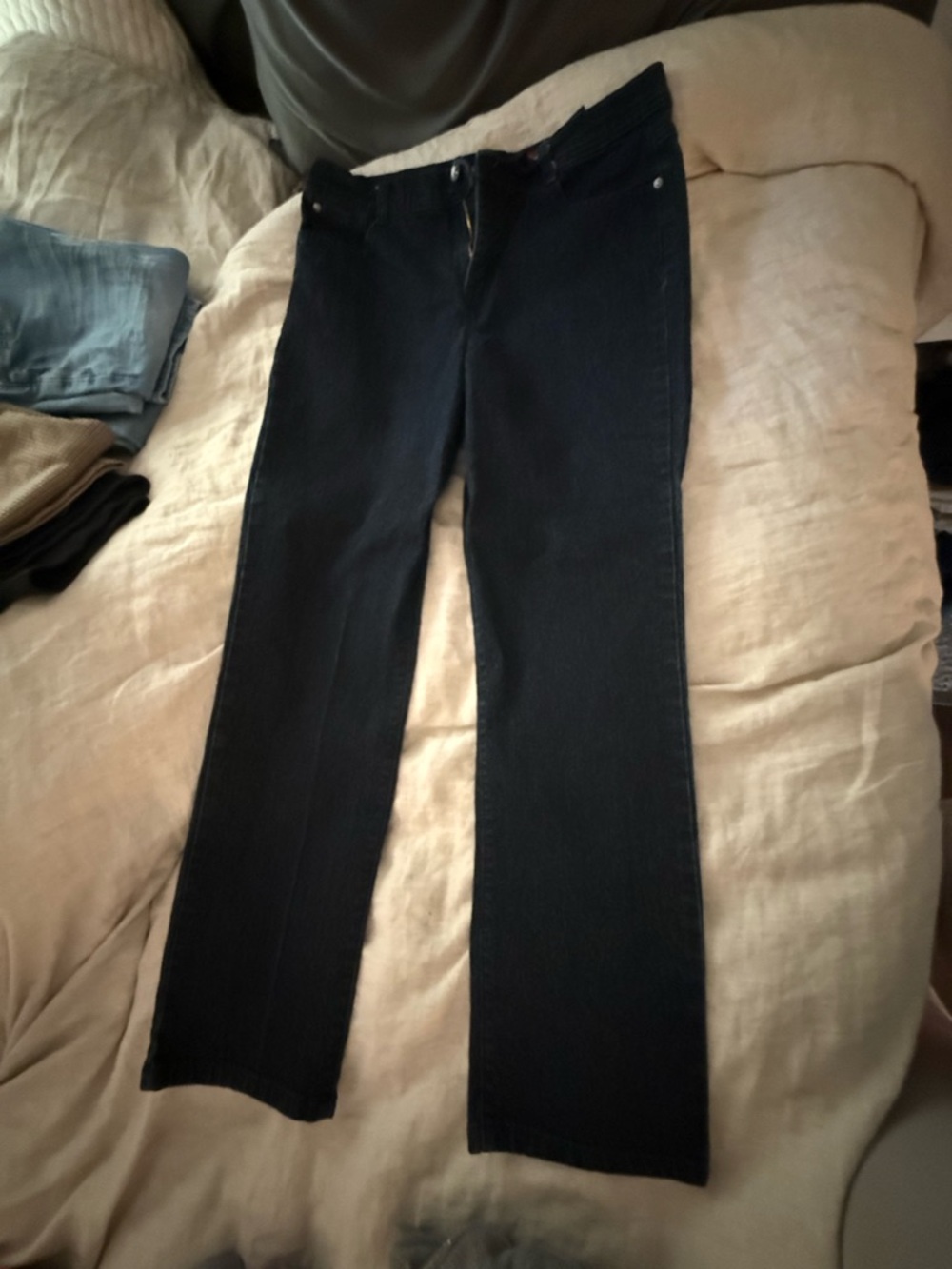 Classic Women's Dark Straight-Leg Jeans